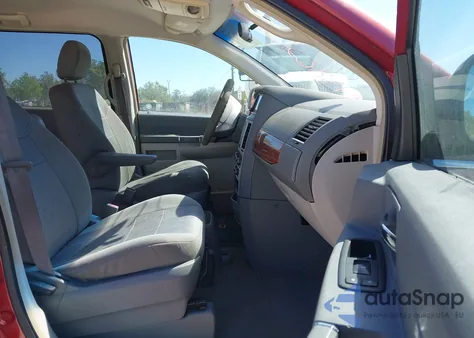 2009 Chrysler Town & Country Lx z USA, uszkodzony, nr VIN 2A8HR44E09R521835